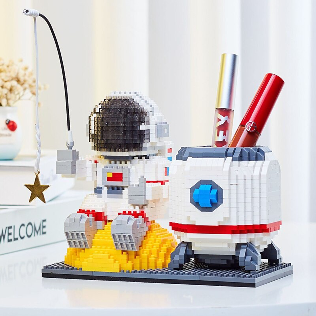 Fishing Astronaut Mini Building Blocks, 1448 Pieces, Pen Holder, LED  Lights, Spaceman Nanoblocks Bricks Toy – ApesBox